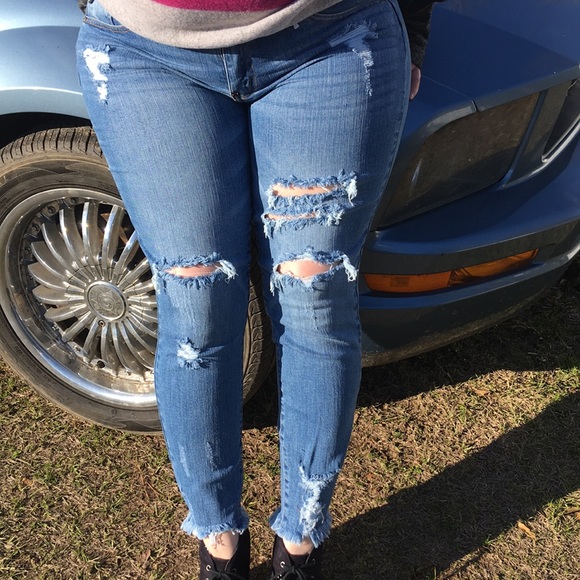 Los Angeles KanCan Distressed Skinny Jeans - Picture 5 of 8